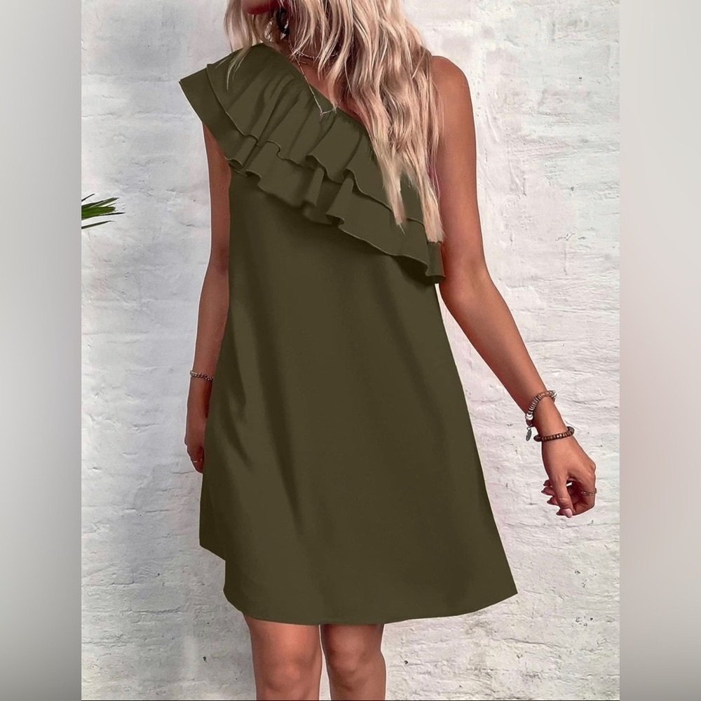 NWT Womens Size L One Shoulder Ruffle Trim Dress